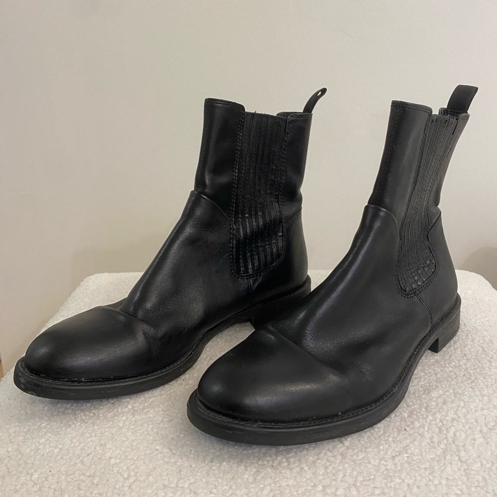 Leather Vagabond Chelsea Boots